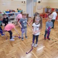 Dzieci z grupy Krasnoludki podczas zabawy Andrzejkowej (3)