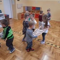 Dzieci z grupy Krasnoludki podczas zabawy Andrzejkowej (5)