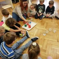 Dzieci podczas zabawy (2)