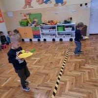 Dzieci podczas smerfowych zabaw (8)