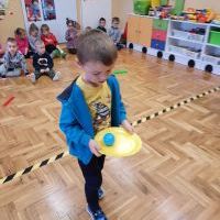 Dzieci podczas smerfowych zabaw (1)