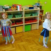 Dzieci podczas smerfowych zabaw (8)